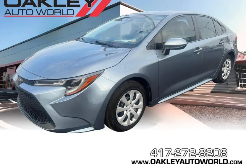 2020 Toyota Corolla LE photo 1