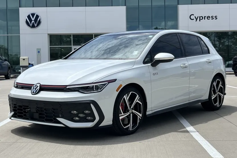 2025 Volkswagen Golf GTI SE photo 1