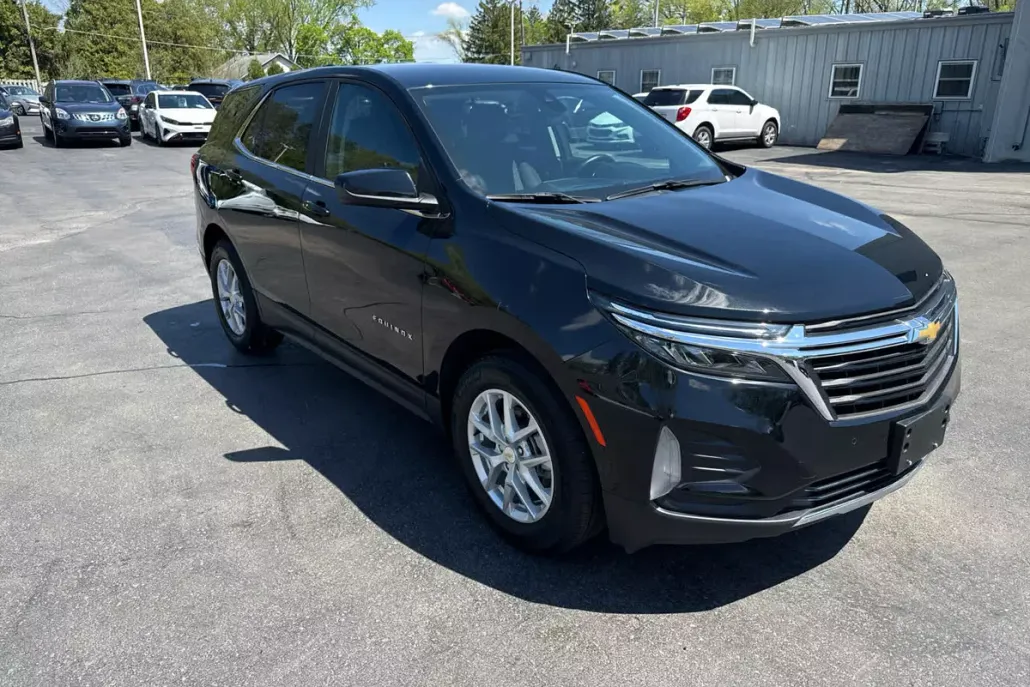 2023 Chevrolet Equinox LT photo 1