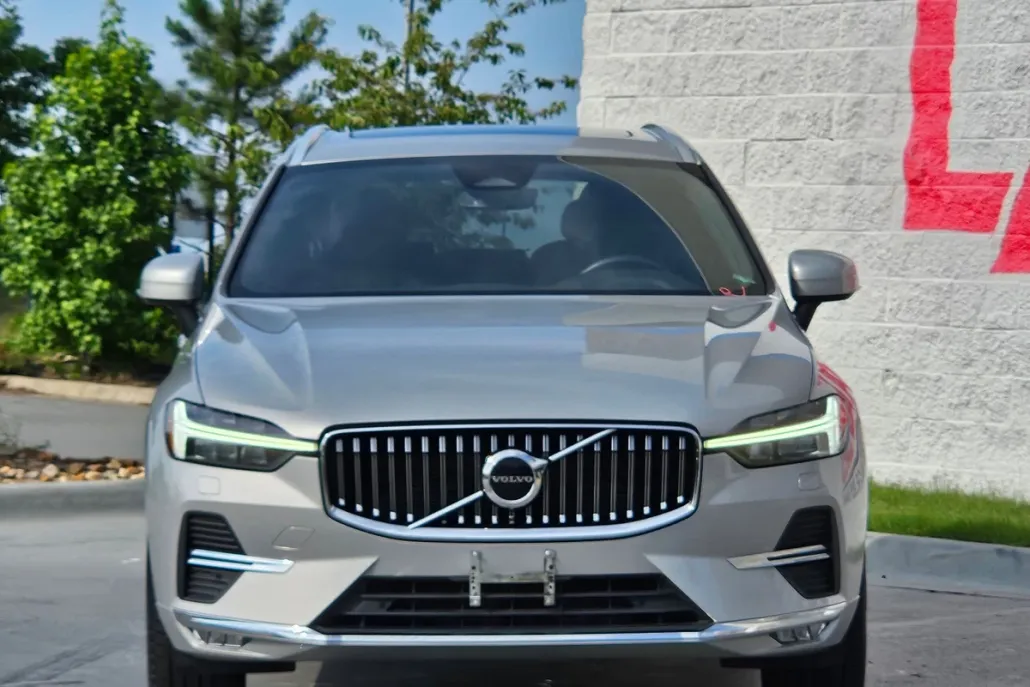 2022 Volvo XC60 Inscription photo 1