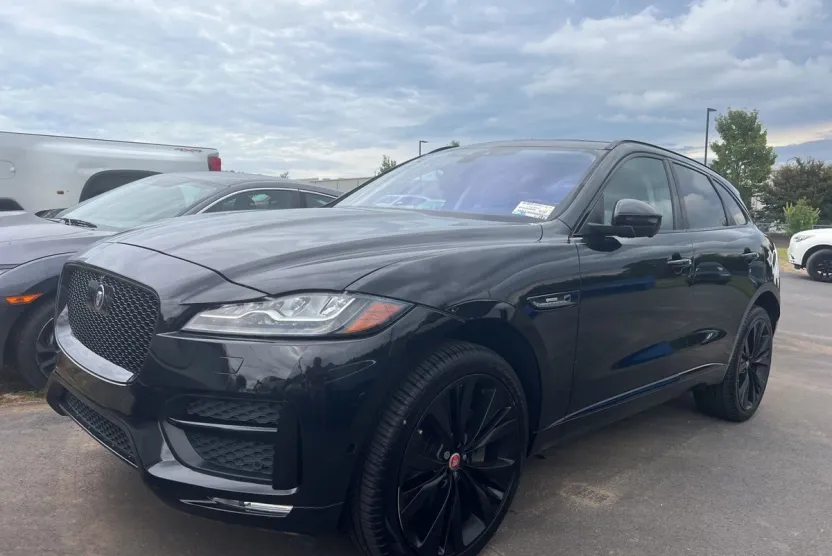 2017 Jaguar F-PACE R-Sport photo 1