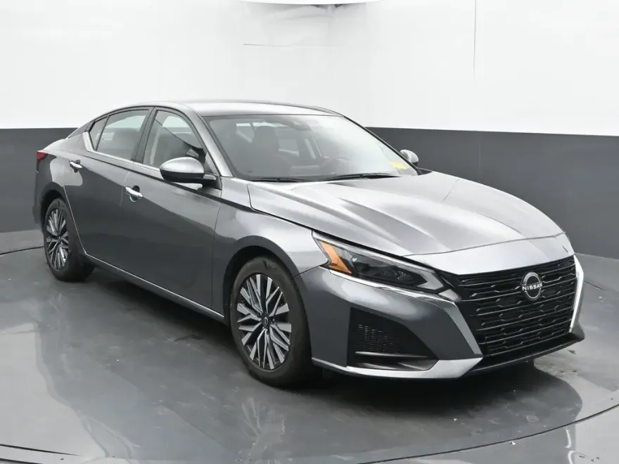 2023 Nissan Altima 2.5 SV photo 1