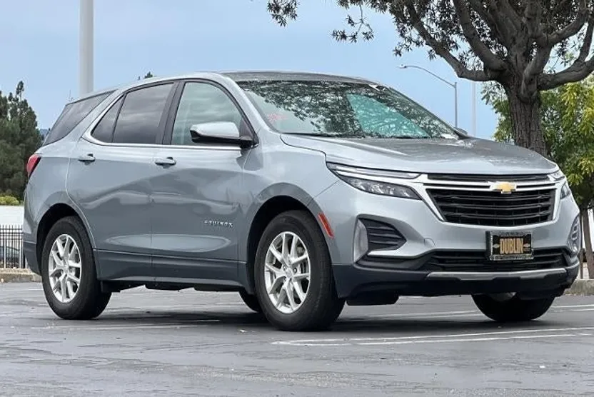 2023 Chevrolet Equinox LT photo 1