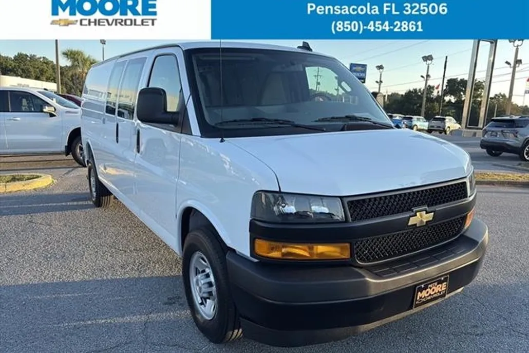 2025 Chevrolet Express Cargo 3500 photo 1