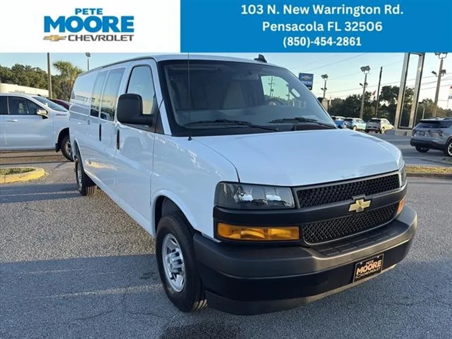 2025 Chevrolet Express Cargo 3500 photo 1