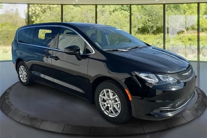 2026 Chrysler Voyager LX photo 1