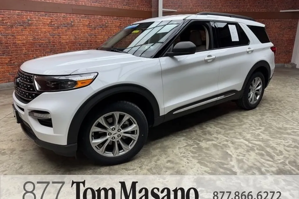 2021 Ford Explorer XLT photo 1