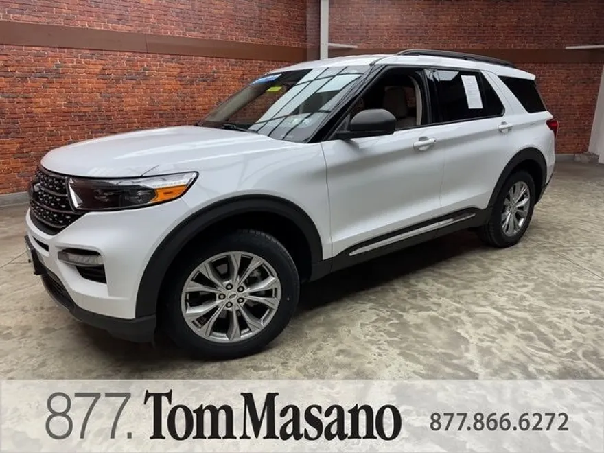 2021 Ford Explorer XLT photo 1