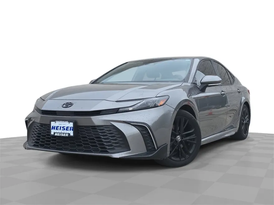 2025 Toyota Camry SE photo 1