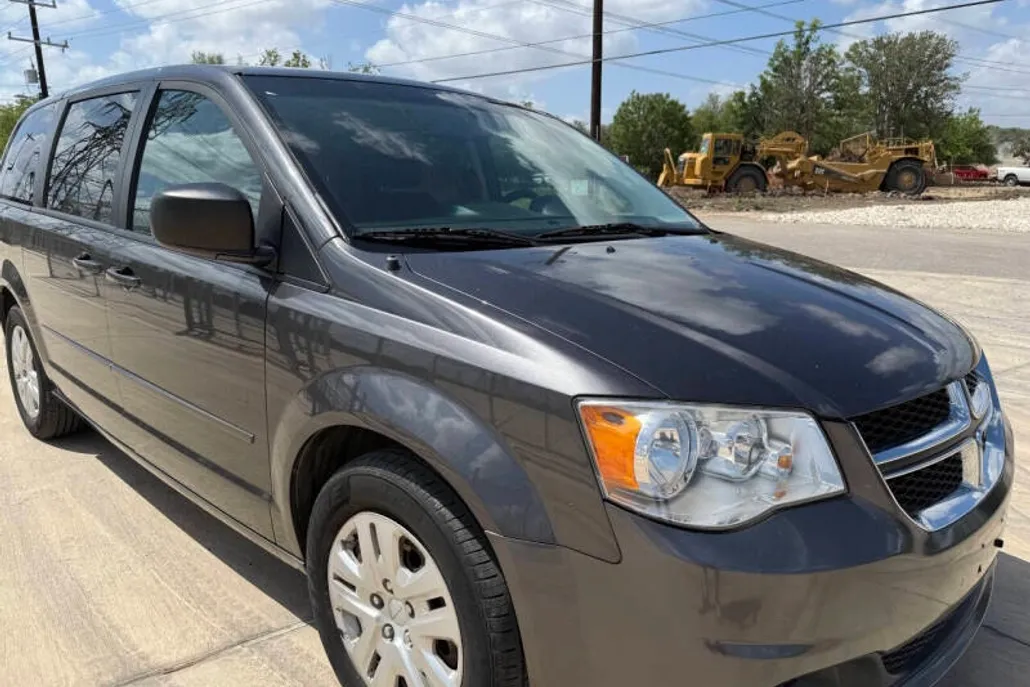 2017 Dodge Grand Caravan SE Plus photo 1