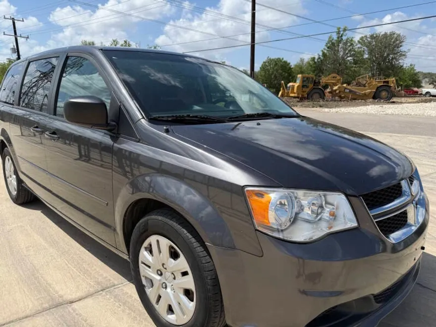 2017 Dodge Grand Caravan SE Plus photo 1