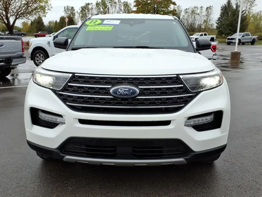 2022 Ford Explorer XLT photo 1