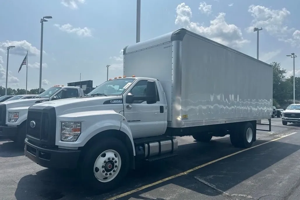 2024 Ford F-650 photo 1