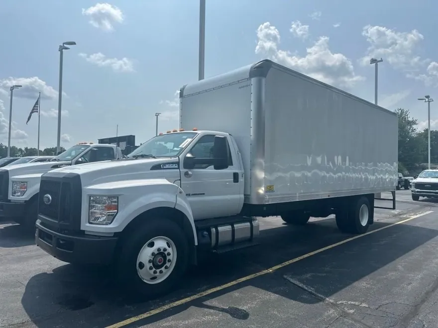 2024 Ford F-650 photo 1