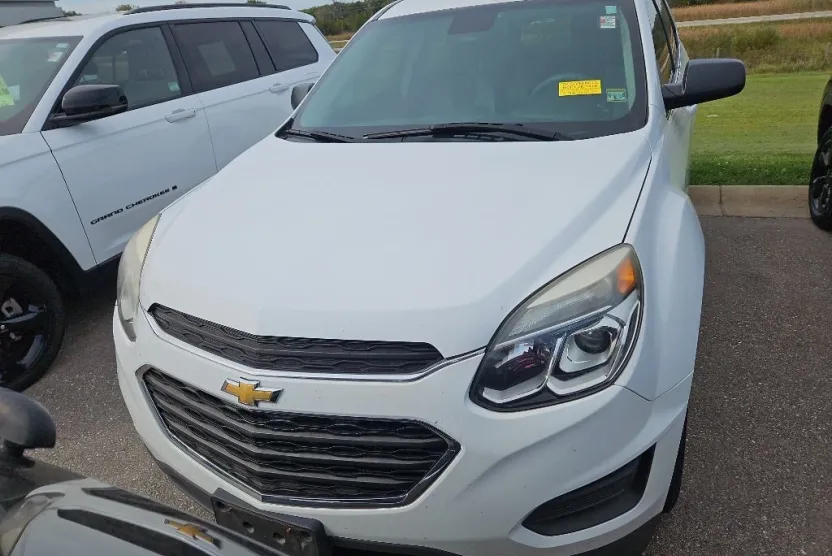 2016 Chevrolet Equinox LS photo 1