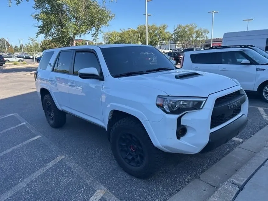 2024 Toyota 4Runner TRD Off-Road Premium photo 1