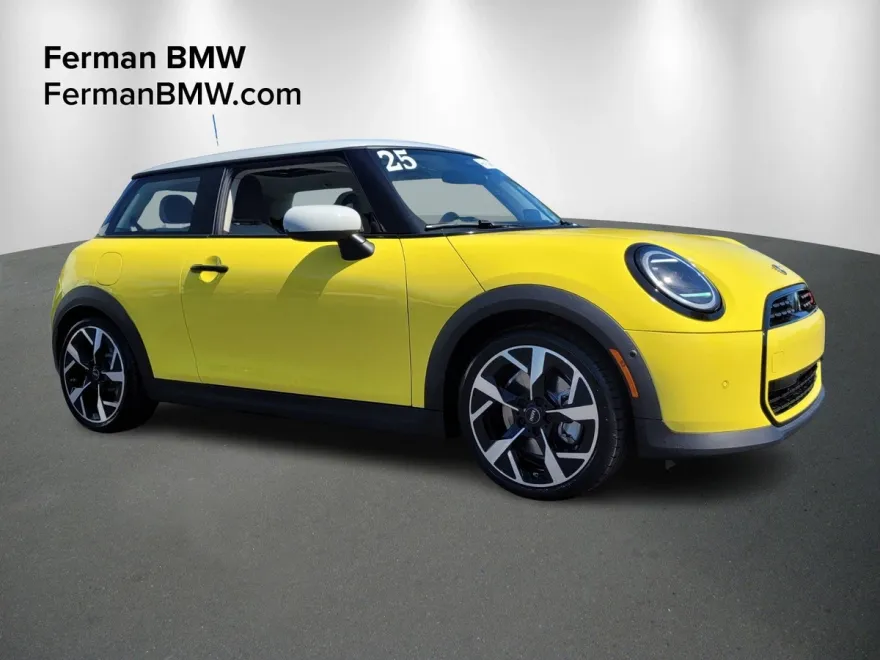 2025 Mini Cooper 2 Door Hardtop Signature photo 1