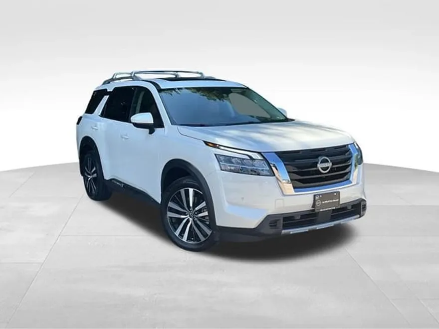2024 Nissan Pathfinder Platinum photo 1