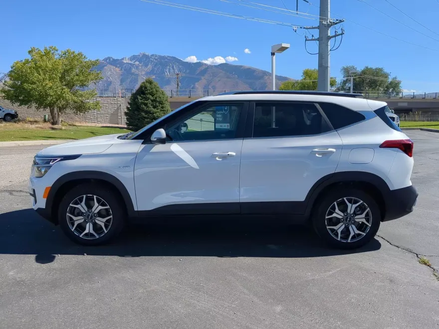 2022 Kia Seltos EX photo 1