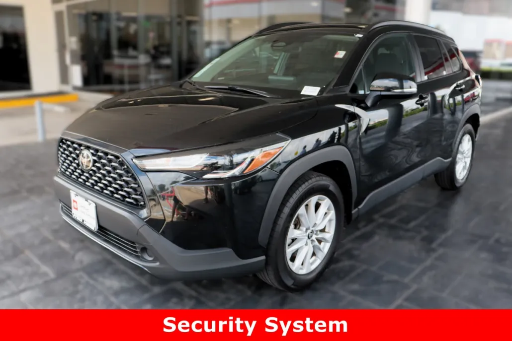 2024 Toyota Corolla Cross LE photo 1