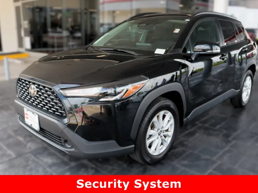 2024 Toyota Corolla Cross LE photo 1