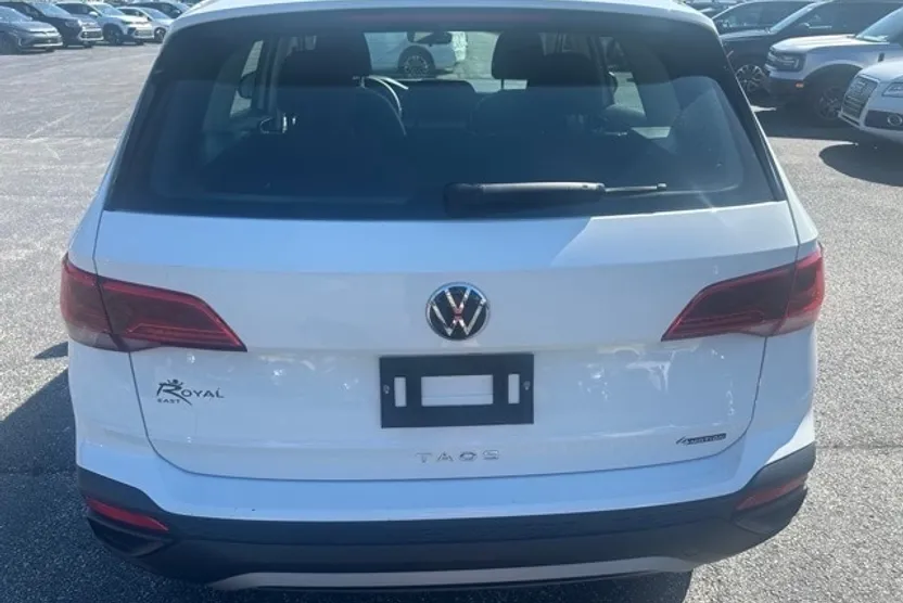 2024 Volkswagen Taos S photo 1