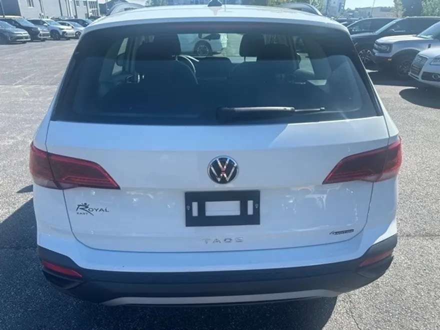 2024 Volkswagen Taos S photo 1