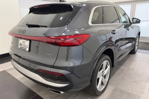 2025 Audi Q5 2.0T Premium Plus photo 2