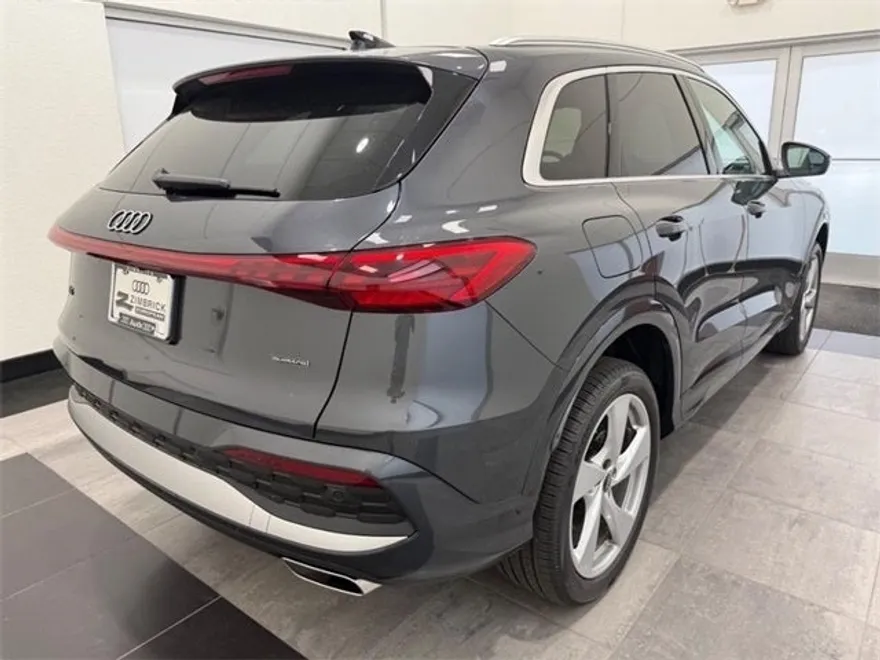 2025 Audi Q5 2.0T Premium Plus photo 2