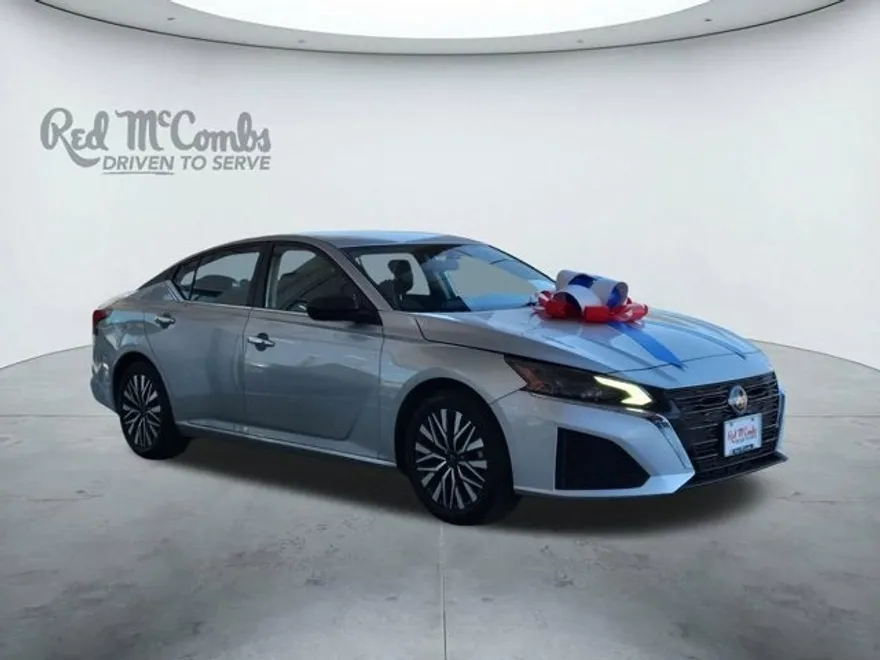 2024 Nissan Altima 2.5 SV photo 1