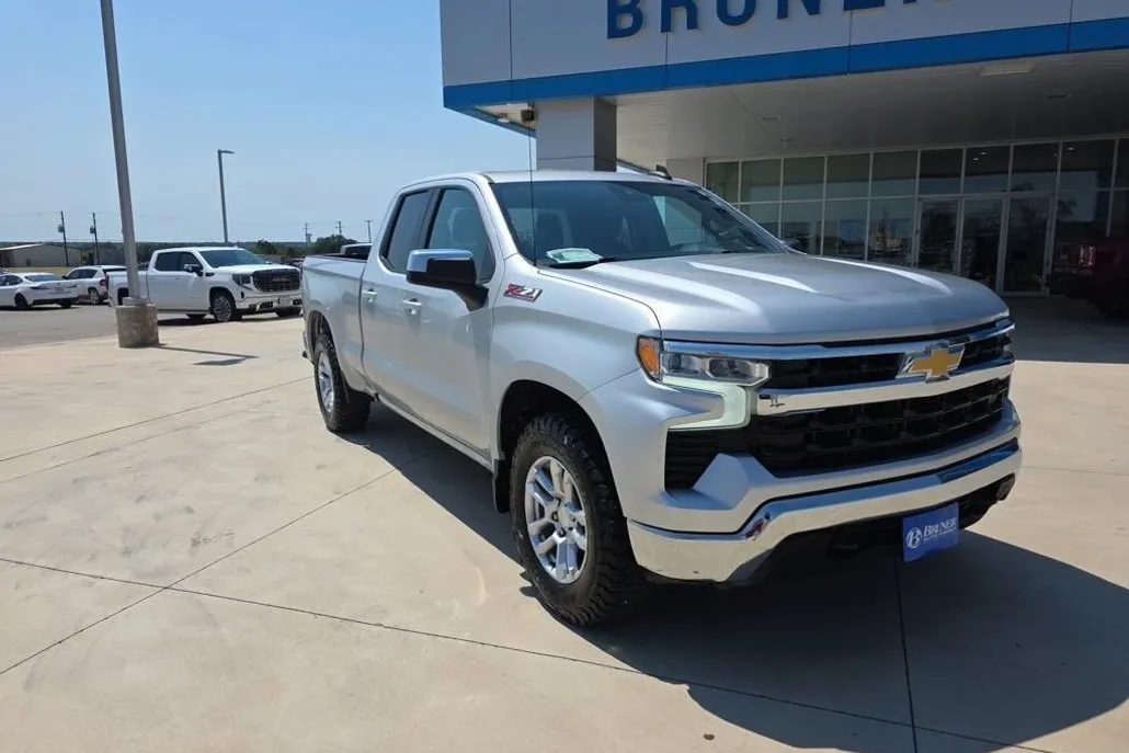 2022 Chevrolet Silverado 1500 LT photo 1