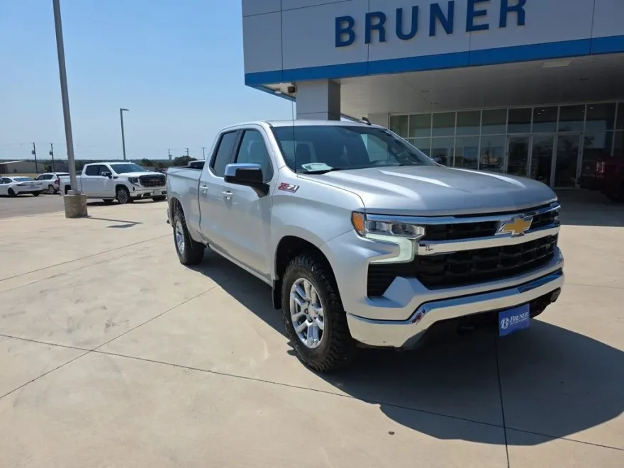 2022 Chevrolet Silverado 1500 LT photo 1