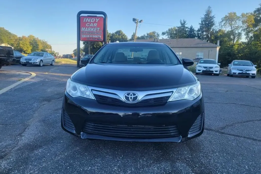 2012 Toyota Camry LE photo 1