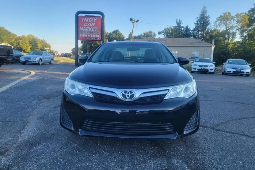 2012 Toyota Camry LE photo 1