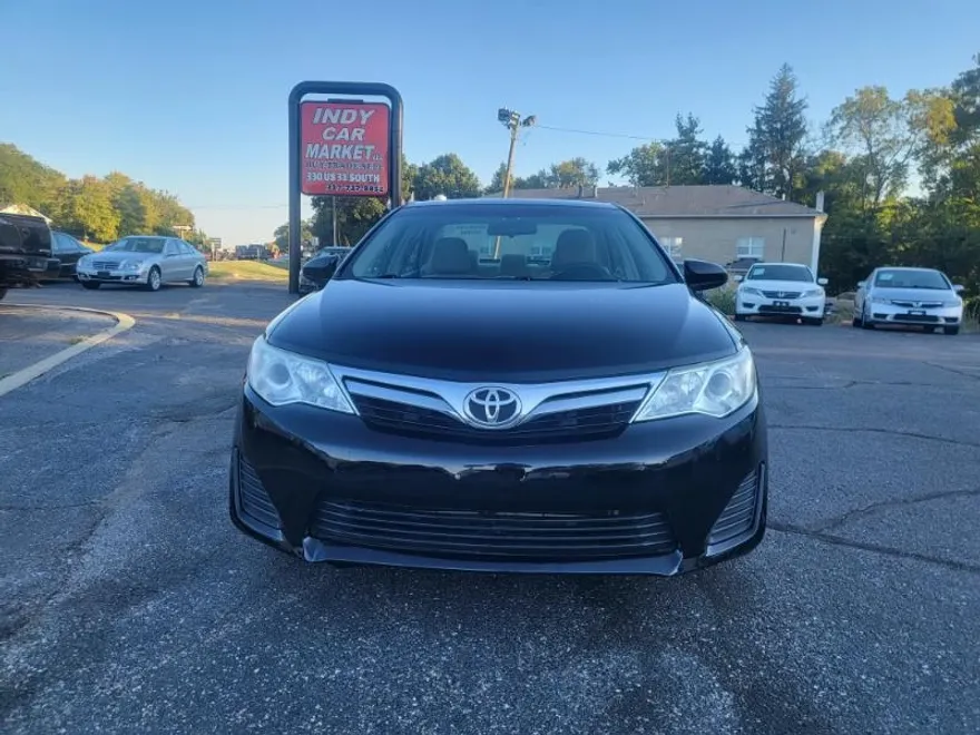 2012 Toyota Camry LE photo 1