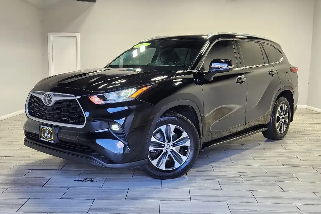 2020 Toyota Highlander XLE photo 1