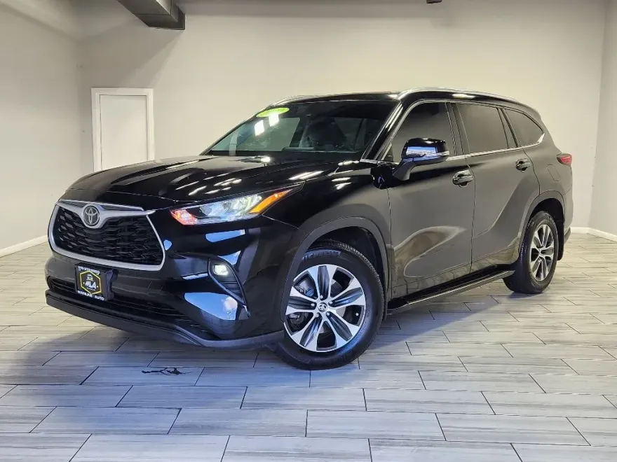 2020 Toyota Highlander XLE photo 1