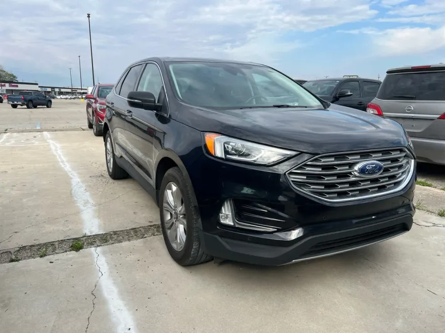 2022 Ford Edge Titanium photo 1