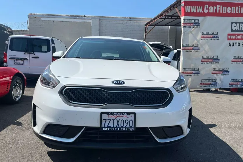 2017 Kia Niro FE photo 1
