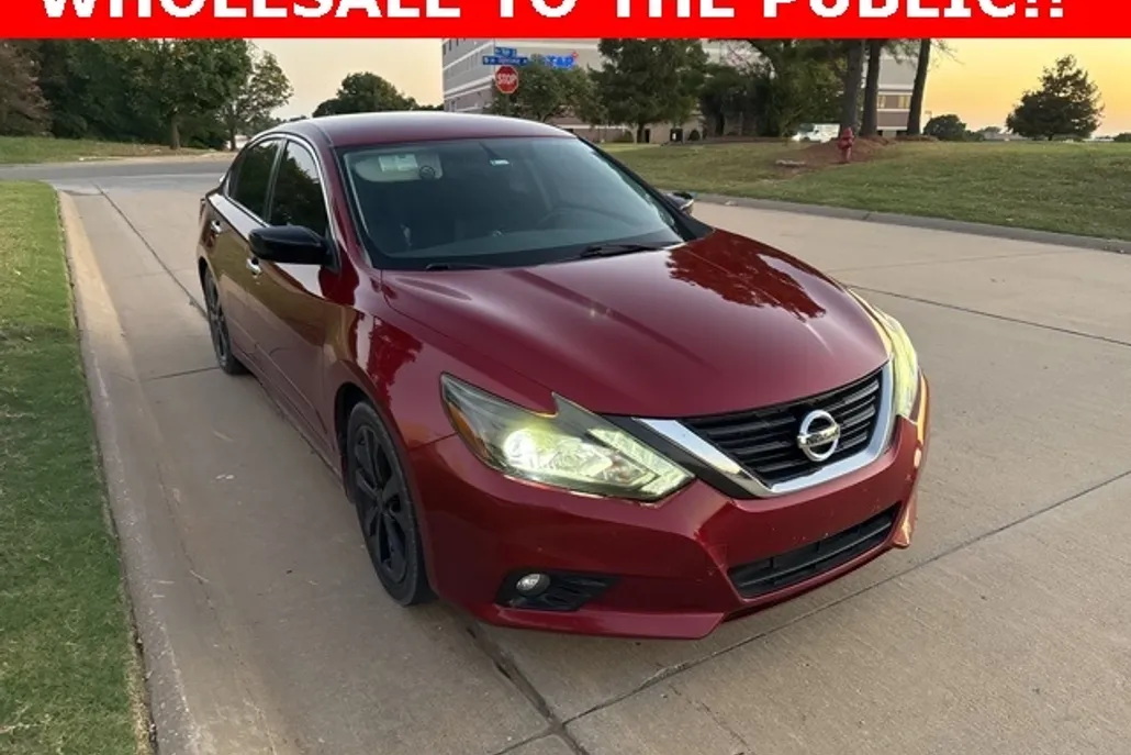 2017 Nissan Altima 2.5 SR photo 1