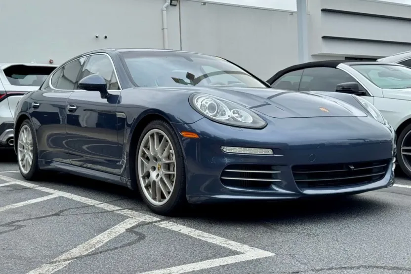 2015 Porsche Panamera 4S Executive photo 1