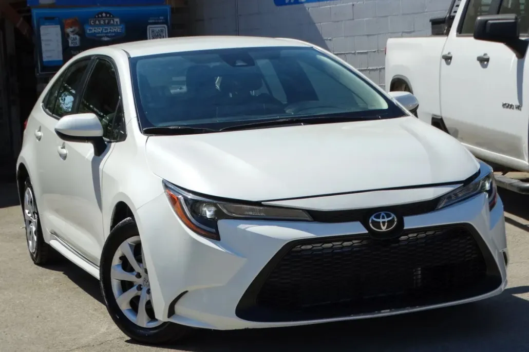 2020 Toyota Corolla LE photo 1