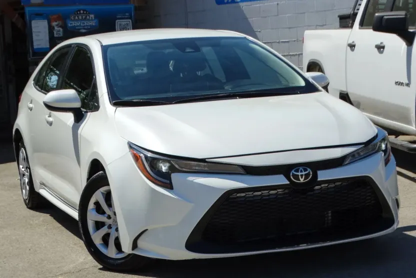 2020 Toyota Corolla LE photo 1