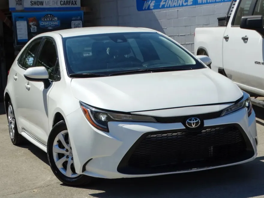 2020 Toyota Corolla LE photo 1