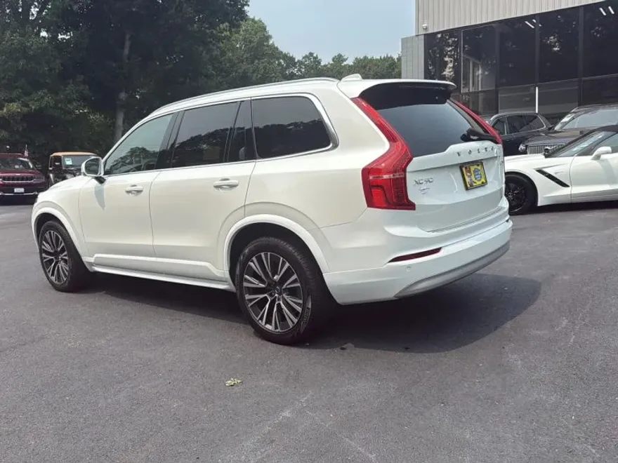 2022 Volvo XC90 T5 Momentum Sport photo 1