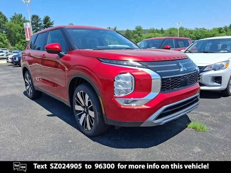 2025 Mitsubishi Outlander SE photo 1