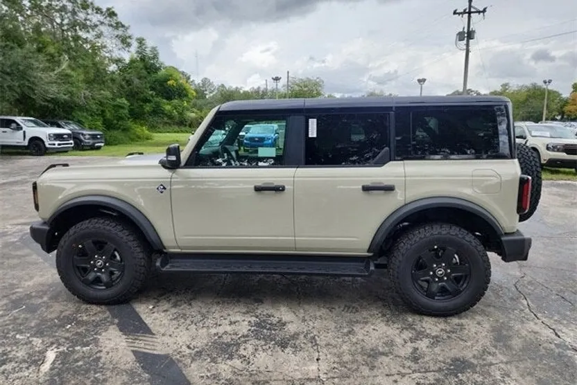 2025 Ford Bronco Outer Banks photo 1