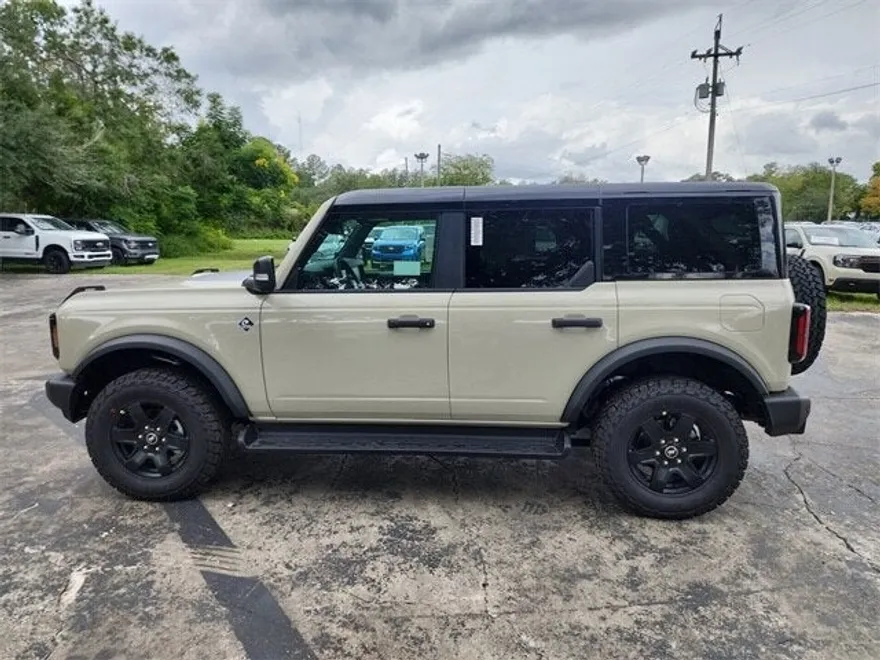 2025 Ford Bronco Outer Banks photo 1