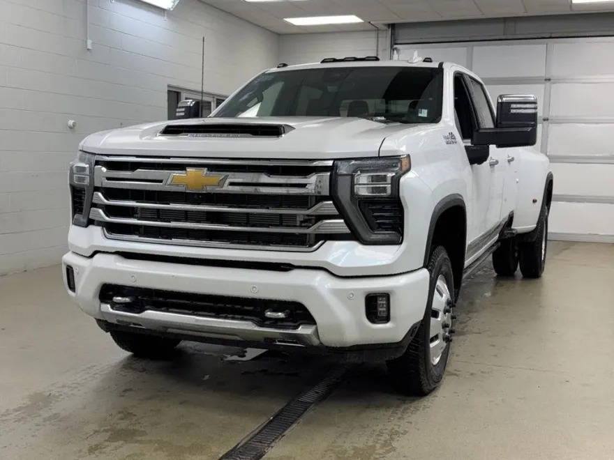 2025 Chevrolet Silverado 3500HD High Country photo 1