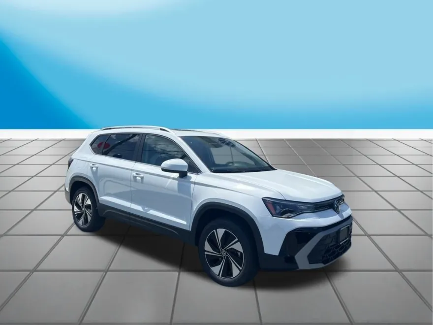 2025 Volkswagen Taos SE photo 1